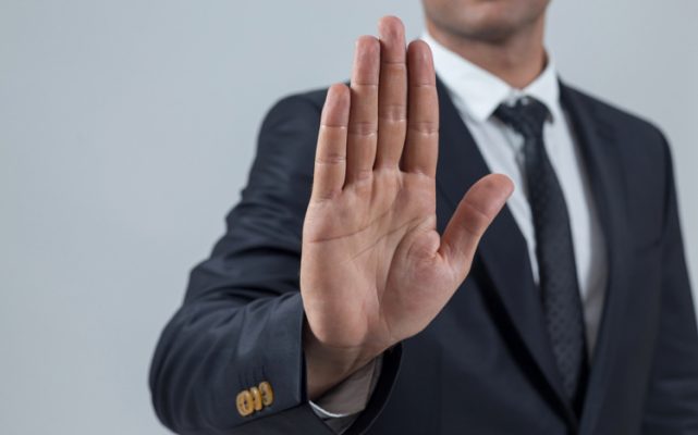 từ chối công chứng hợp đồng chuyển nhượng cổ phần