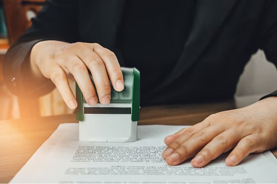 công chứng bản dịch sổ tạm trú