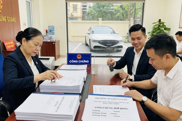 Công chứng hợp đồng mua bán xe sang Genesis