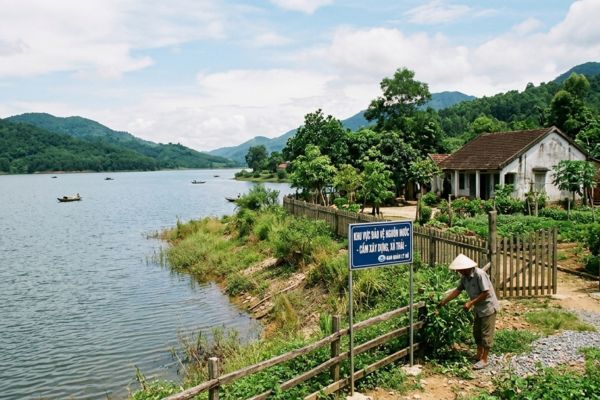 Đất ven các hồ thủy lợi lớn: Quy định bảo vệ nguồn nước ngọt