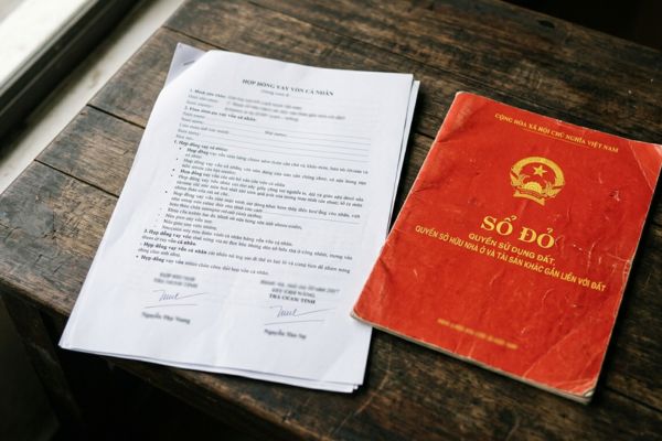 Hợp đồng vay tiền cá nhân có thế chấp bằng sổ đỏ gốc đứng tên chủ nợ